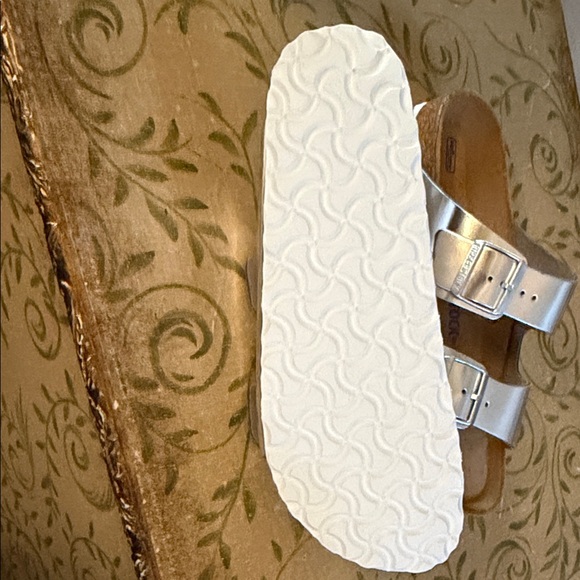 Birkenstock Metallic Silver Sandals with soft footbed. - Picture 3 of 4
